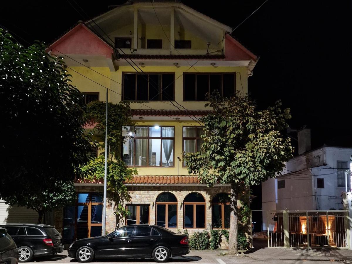Hotel Restaurant Savoja Pogradec Exterior photo