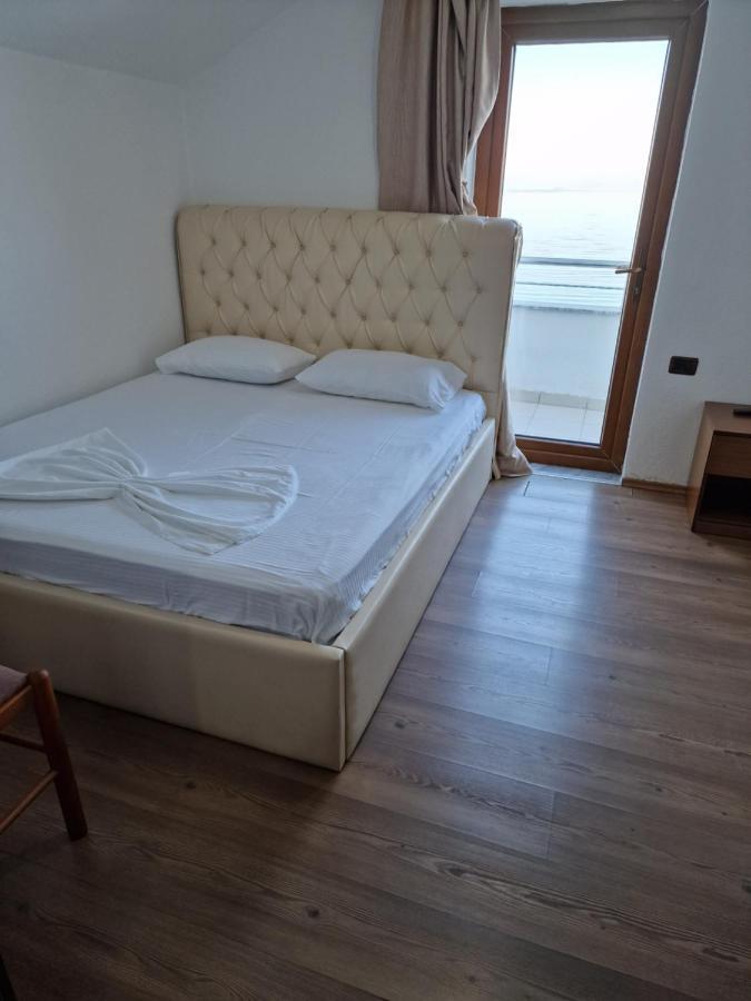 Hotel Restaurant Savoja Pogradec Exterior photo